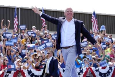 Minnesota Gov. Tim Walz Arrives At Debate Site