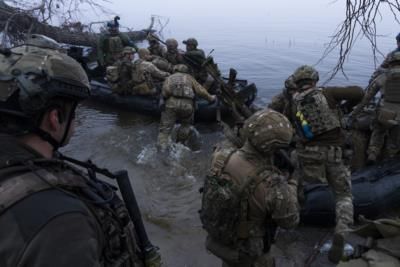 Ukrainian Forces Withdraw From Strategic Town In Eastern Ukraine