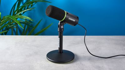 I just tested this beginner-friendly mic and it’s so good it should be handed out at content creator school