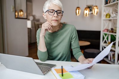 Baby boomer women are making big gains in the stock market