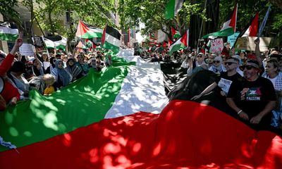 Pro-Palestine rally and standing vigil going ahead in Sydney after protesters and police reach agreement