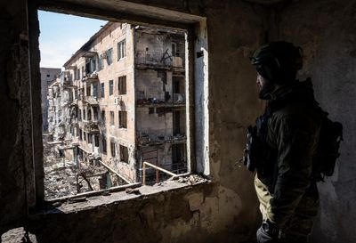 Ukraine war briefing: Russian strike hits Kharkiv apartment block; Ukrainian troops quit Vuhledar