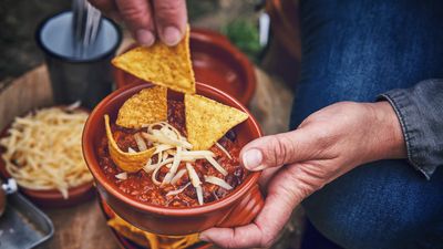 Outdoor chef shares 5 fall camping meals to keep you full and energised