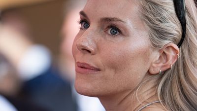 We've just discovered Sienna Miller's genius faux freckle trick for sunkissed skin even when the rays have disappeared