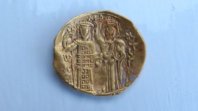 Medieval gold coin unearthed in ruined fortress in Bulgaria may depict Byzantine emperor