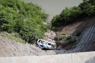 Deadly Bus Crash In Southeastern Pakistan Kills Seven Wedding Guests