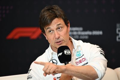 Wolff: It's time to stop "flirting" with Verstappen