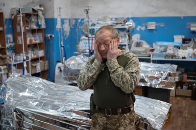 Russia takes Vuhledar, protecting supply line; Ukraine closes firepower gap