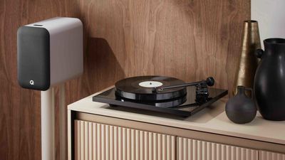 The Goldring GR3 Record Player is an elegant and innovative new turntable for vinyl lovers