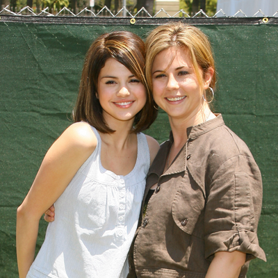 Mandy Teefey Insisted Daughter Selena Gomez "Hold Her Own Umbrella" in Early Days of Fame