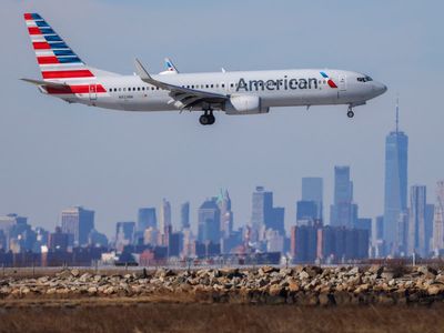 American Airlines passengers forced to intervene when man becomes violent towards a woman in first class