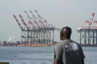 US Dockworkers Return To Ports After Three-day Strike