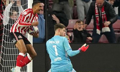 Illan Meslier’s injury-time howler hands Sunderland dramatic draw with Leeds