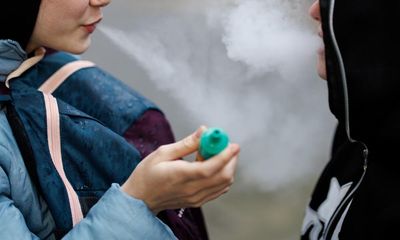 Vaping ‘to be banned outside schools and hospitals’ in England