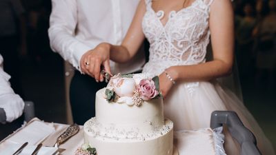 Hobby Baker Offers To Pay $250 Towards Cousin’s Wedding Cake As A Gift, Drama Ensues