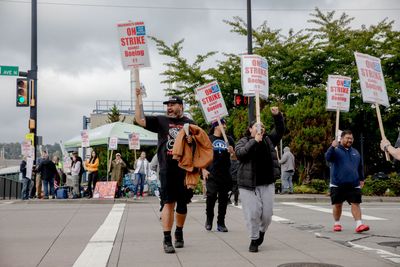 Boeing, Striking Union Set To Resume Contract Negotiations