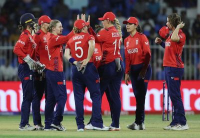 Linsey Smith shines as England spin themselves to victory against Bangladesh