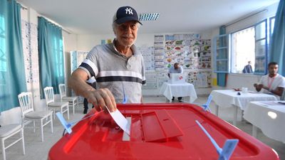 Tunisia voting ends in presidential election against a backdrop of repression