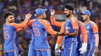 'Yeh Indian team nahi IPL XI hai' - says ex-Pakistan batsman