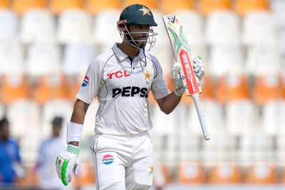 England made to toil in opening session as Pakistan rack up runs