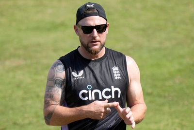 Brendon McCullum defends bowling consultant James Anderson for choosing golf over England Test