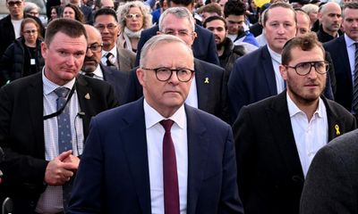 Jeers for Albanese and cheers for Dutton as leaders join Jewish communities to mark 7 October atrocities