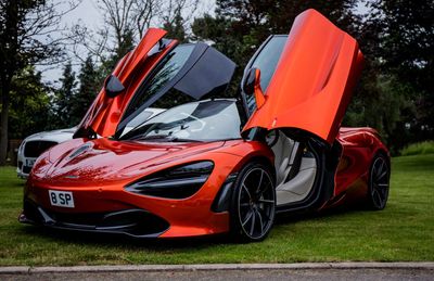 20-year-old Influencer totals $200,000 McLaren during live stream