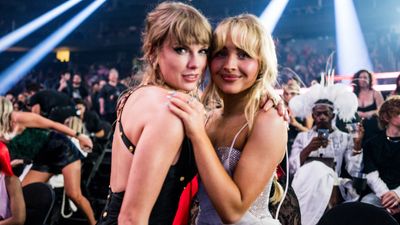 “You just watch her walk in a room and it’s very easy to understand that she’s so composed, she’s graceful, she’s gracious”: Sabrina Carpenter on Taylor Swift