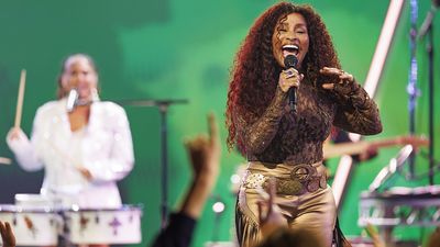 Chaka Khan hits the heights with Sheila E as they perform I’m Every Woman at the American Music Awards 50th Anniversary Special