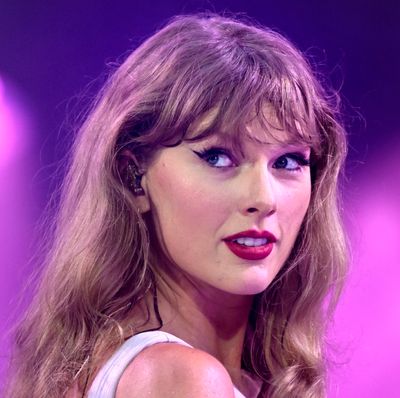 Taylor Swift Just Surpassed Rihanna as the World’s Richest Female Musician