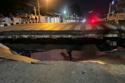 Bangkok bridge closed after embankment collapse