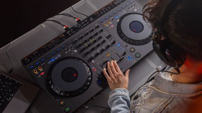 Replace drum tracks on the fly with the DDJ-GRV6 controller from Alpha Theta