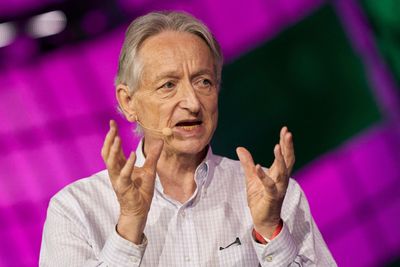 AI pioneers Geoffrey Hinton and John Hopfield win Nobel Prize for Physics