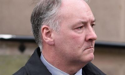 Colleague of disgraced surgeon Ian Paterson raised concerns two decades ago, inquest hears