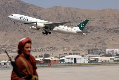 Plane Takes Off 3 Hours Ahead of Schedule Leaving All Passengers Stranded: 'What Kind of Airline Does That?'