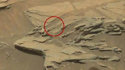 32 things on Mars that look like they shouldn't be there