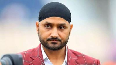 Harbhajan Singh's cryptic tweet goes viral, leaves social media confused
