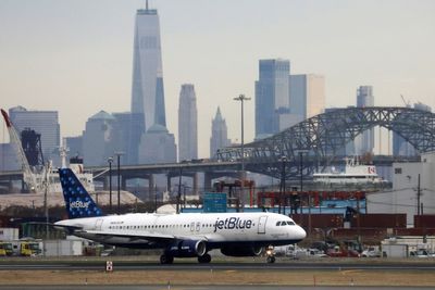 JetBlue Dumps Hot Meals For Coach Passengers In Cost-Cutting Move