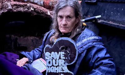 Retired journalist Margo Kingston arrested at NSW anti-logging protest after allegedly locking on to machinery