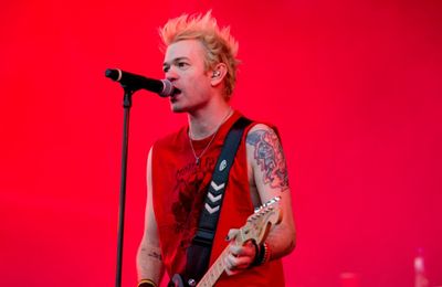 Sum 41 star Deryck Whibley recalls supporting Paris Hilton as she cried over leaked tape