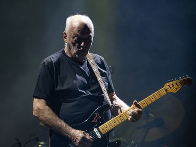 David Gilmour review, Royal Albert Hall: Sombre meditation on mortality from Pink Floyd’s guitar great