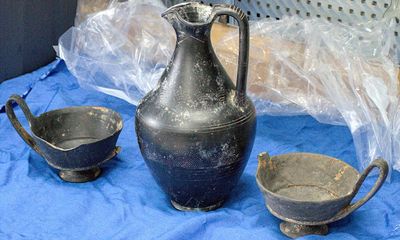 Danish family seek to return Etruscan objects bought from boot of car in Italy