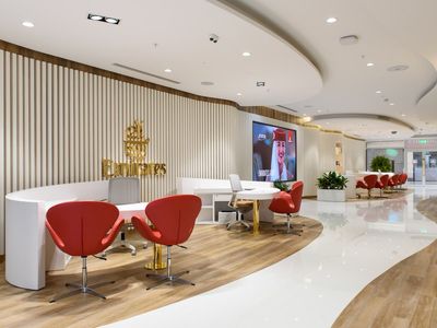 Emirates brings back airline city-centre ticket office as it opens fancy new store in London