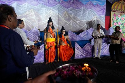 AP PHOTOS: Performers bring Hindu gods to life in the Ramleela