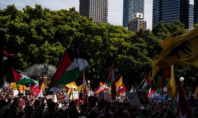 Sydney restaurateur Alan Yazbek ‘unreservedly’ apologises after being charged over alleged display of Nazi symbol