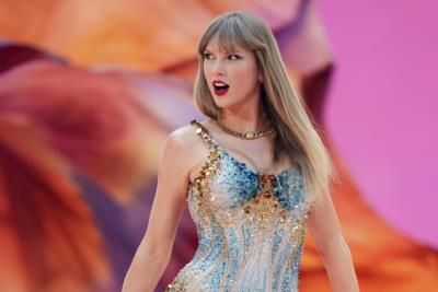 Taylor Swift Donates  Million To Feeding America For Hurricane Relief