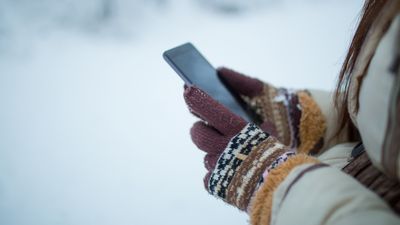 Struck down by altitude sickness, 2 hikers signal for help just before cell phone batteries die