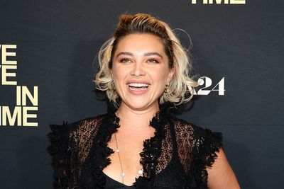 Florence Pugh explains how to pronounce her last name