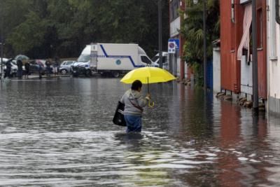 Sheriff's Deputies Rescue 91-Year-Old Woman From Florida Floodwaters