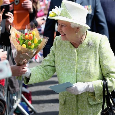 Queen Elizabeth Said She Hated One Thing About Meeting "Tourists"